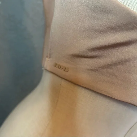 Skims Bra 42DDDD no wire lightly line great condition - Picture 4 of 6